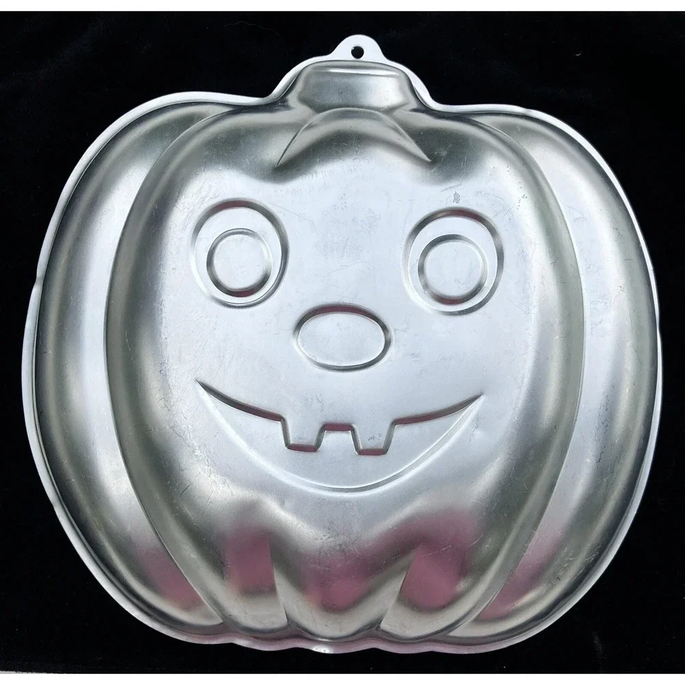 Vintage Wilton 1987 Pumpkin Jack-O-Lantern Aluminum Cake Pan 502-9414 Halloween